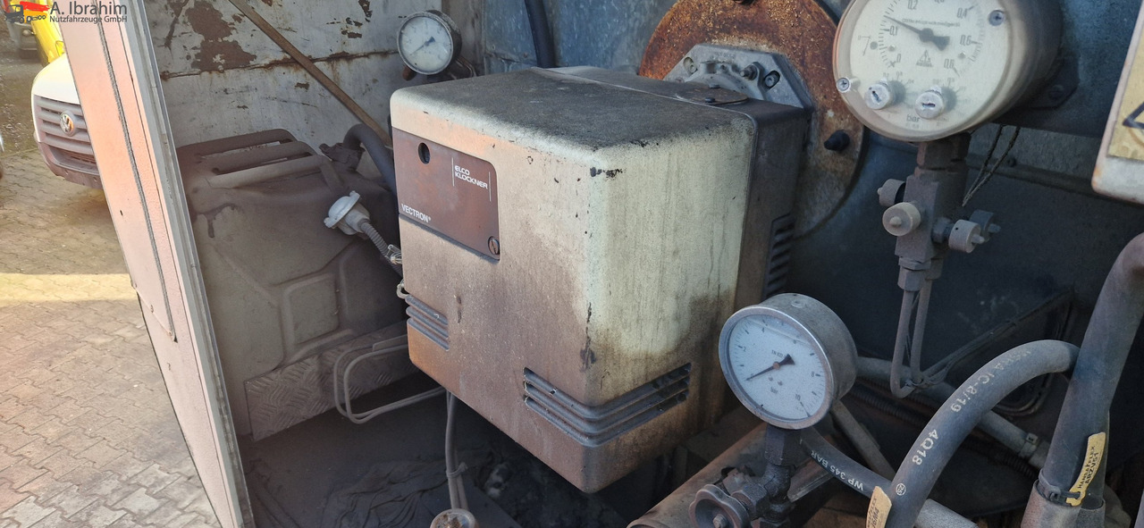 MAN TGA Asphaltspritze Schäfer 20 000 Liters - Camion citerne: photos 4 MAN TGA Asphaltspritze Schäfer 20 000 Liters - Camion citerne: photos 4