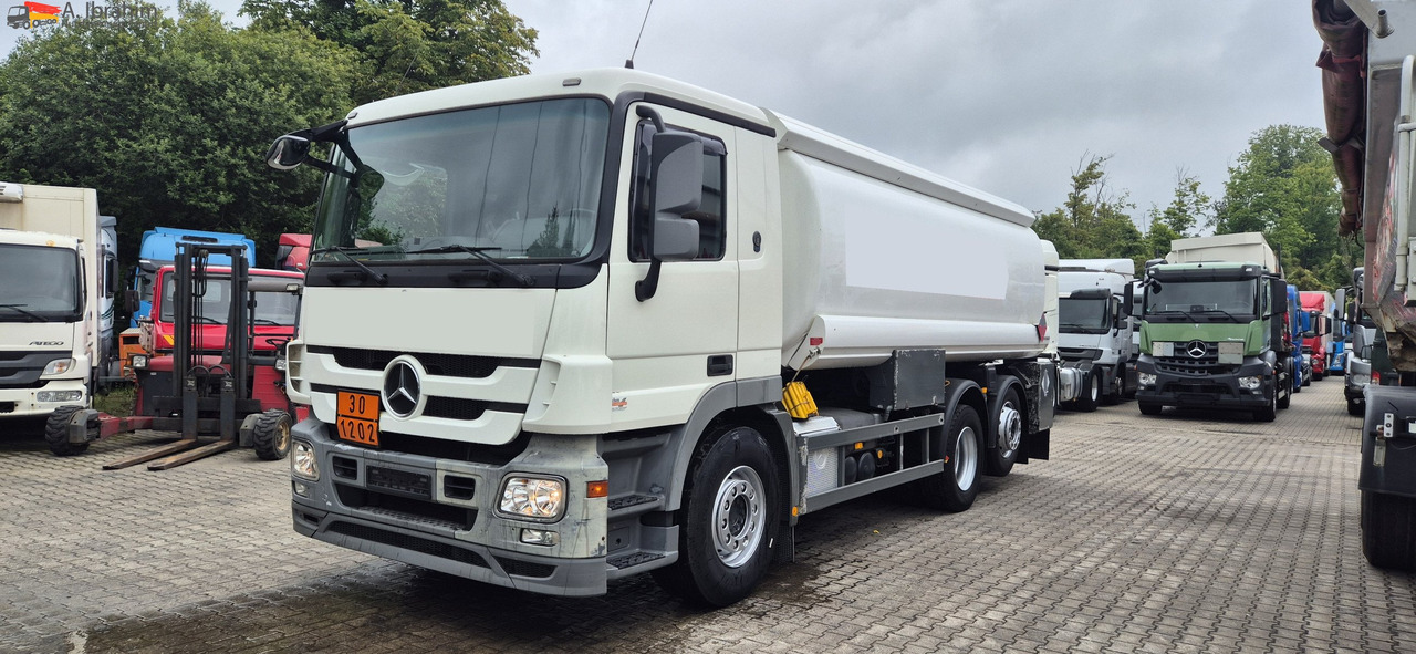 Mercedes-Benz Actros 2536 L 3 Kammern, 19500 L, mp3, Oben Unten Befüllung - Camion citerne: photos 1 Mercedes-Benz Actros 2536 L 3 Kammern, 19500 L, mp3, Oben Unten Befüllung - Camion citerne: photos 1