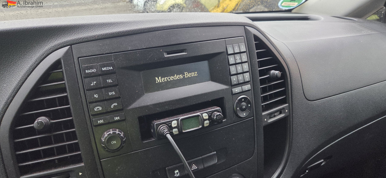 Mercedes-Benz BF 3 - GST 3 Zeichen Anlage 3050 kg zzGw - Camion magasin: photos 2 Mercedes-Benz BF 3 - GST 3 Zeichen Anlage 3050 kg zzGw - Camion magasin: photos 2