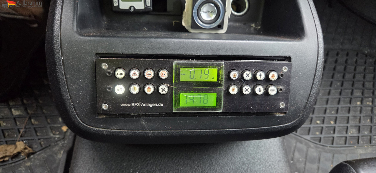 Mercedes-Benz BF 3 - GST 3 Zeichen Anlage 3050 kg zzGw - Camion magasin: photos 4 Mercedes-Benz BF 3 - GST 3 Zeichen Anlage 3050 kg zzGw - Camion magasin: photos 4