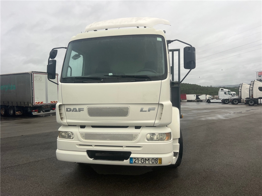 DAF LF 55.220 - Camion plateau: photos 2 DAF LF 55.220 - Camion plateau: photos 2