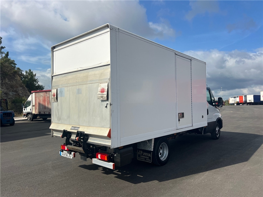 Iveco 35C16HA8 - Fourgon grand volume: photos 4 Iveco 35C16HA8 - Fourgon grand volume: photos 4