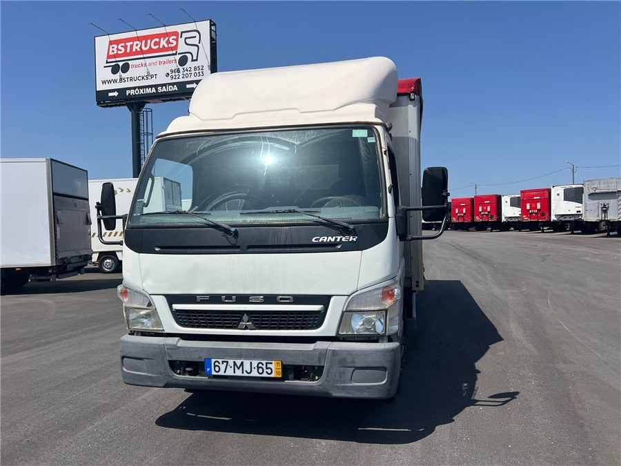 Mitsubishi 7C18 - Camion à rideaux coulissants: photos 2 Mitsubishi 7C18 - Camion à rideaux coulissants: photos 2