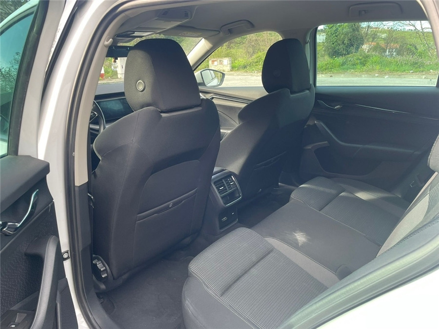 Voiture SKODA OCTAVIA: photos 8