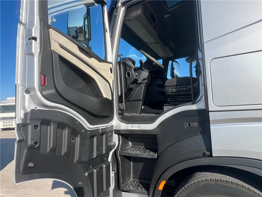 Tracteur routier Iveco S-WAY 500: photos 16