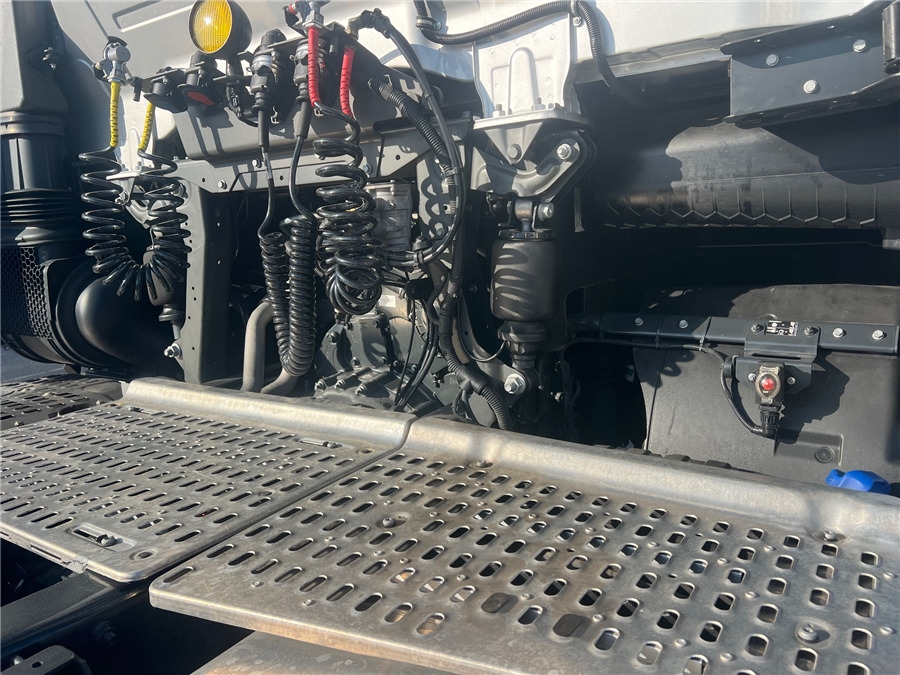 Tracteur routier Iveco S-WAY 500: photos 12
