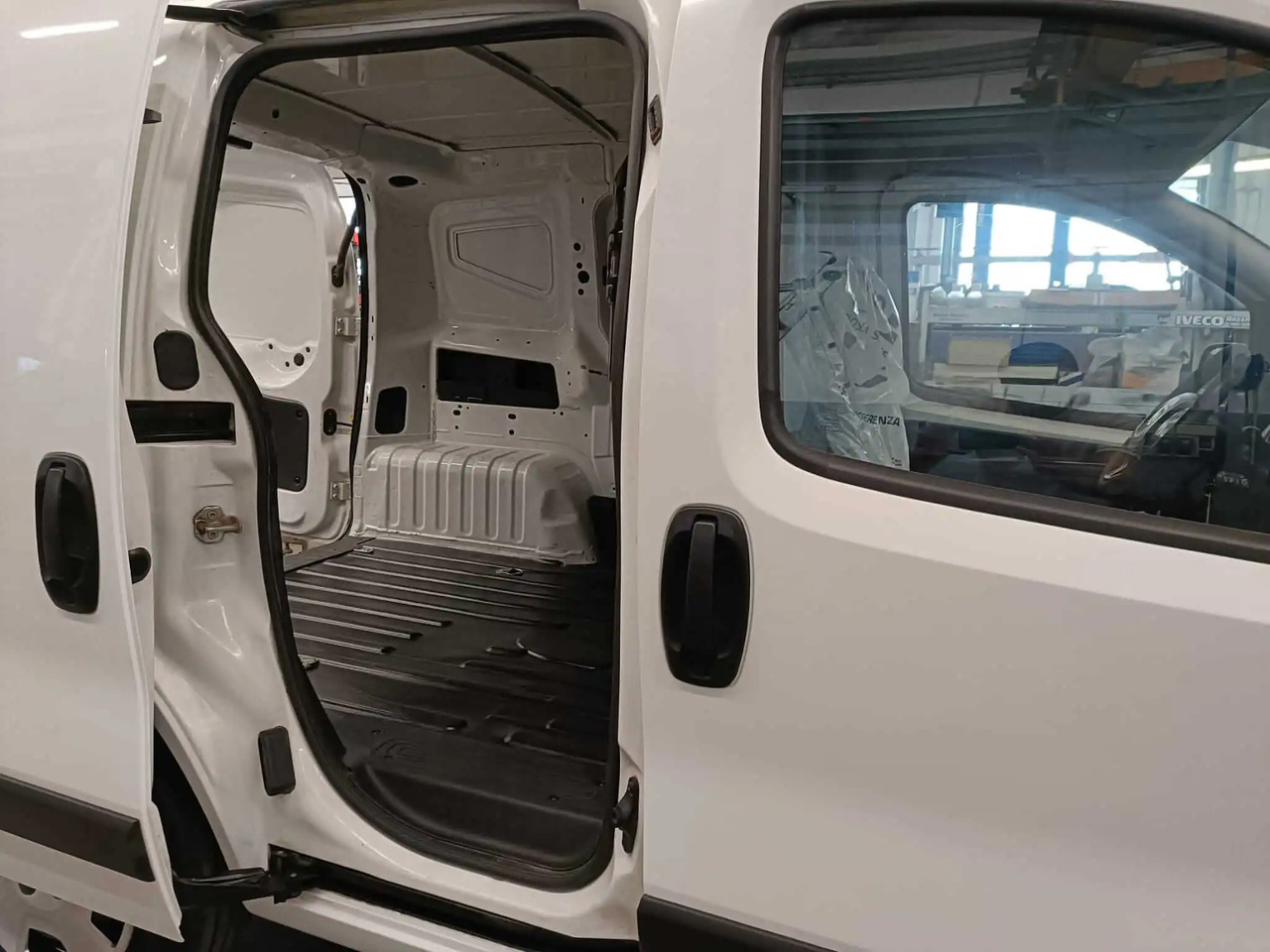 FIAT FIORINO SX - Fourgon utilitaire: photos 5 FIAT FIORINO SX - Fourgon utilitaire: photos 5