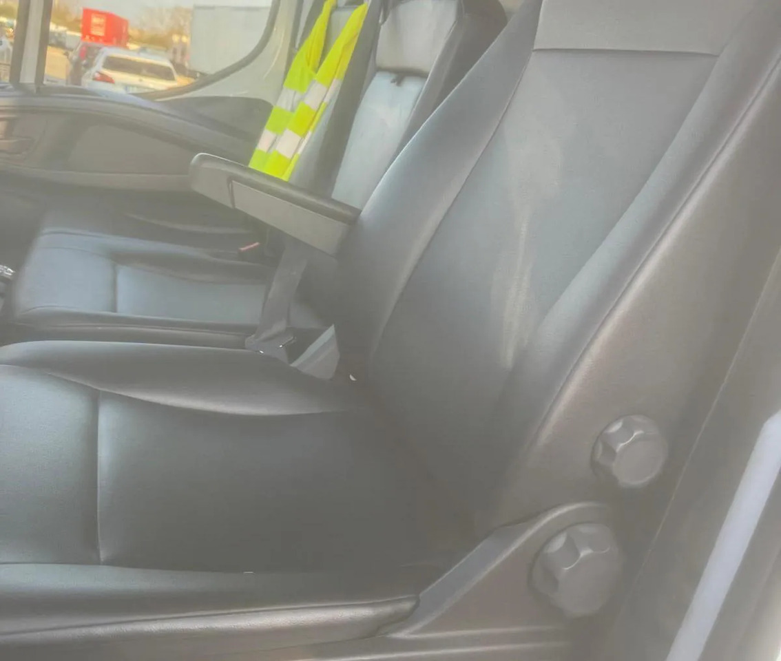 Fourgon grand volume IVECO DAILY 35C14: photos 7