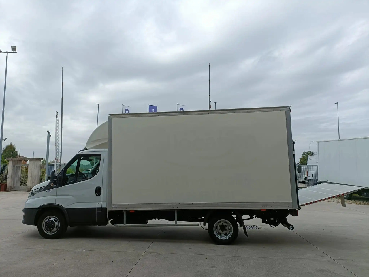 IVECO DAILY 35C16 3.0 - Fourgon grand volume: photos 2 IVECO DAILY 35C16 3.0 - Fourgon grand volume: photos 2