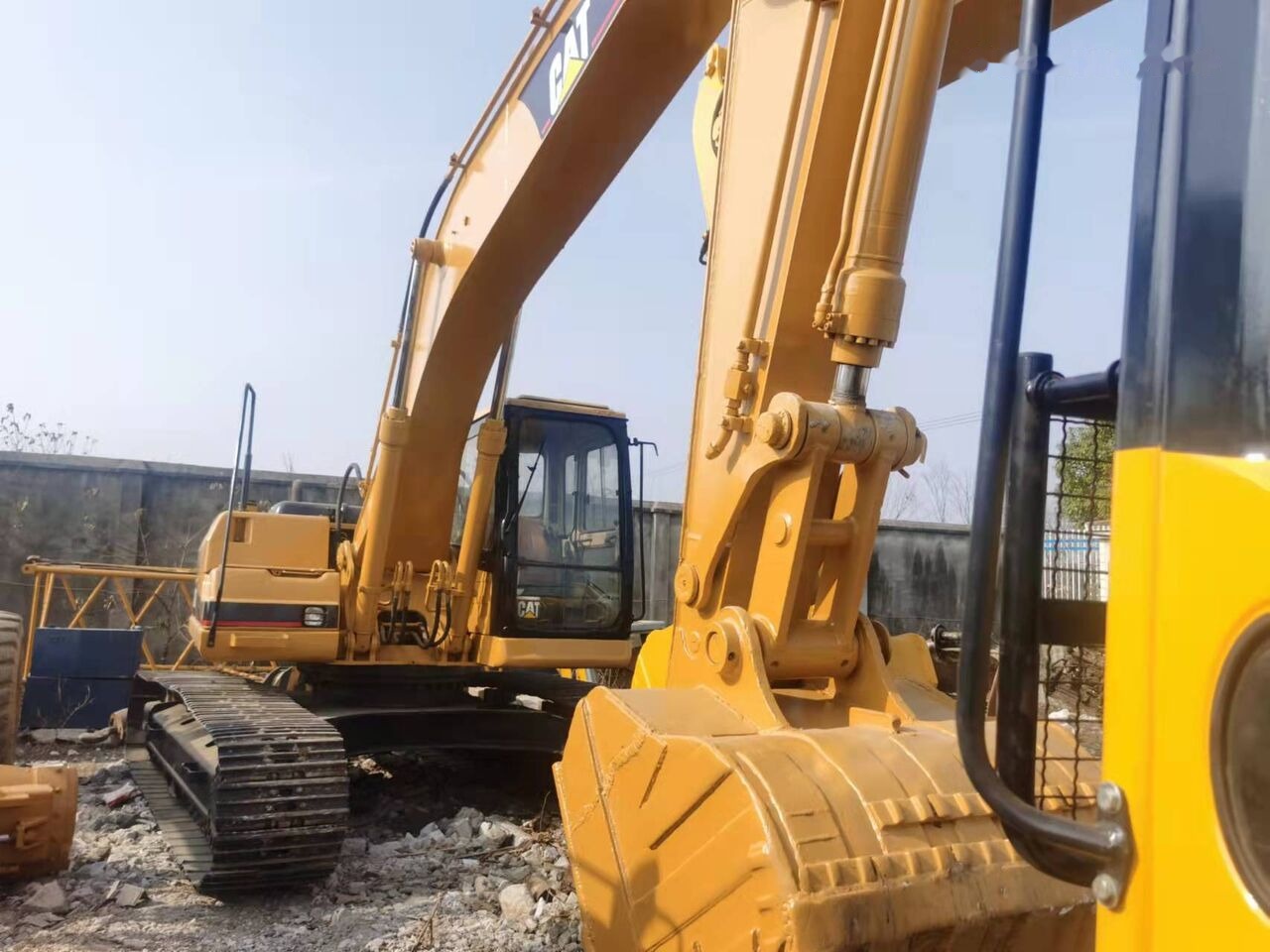Pelle sur chenille Caterpillar 320B: photos 7