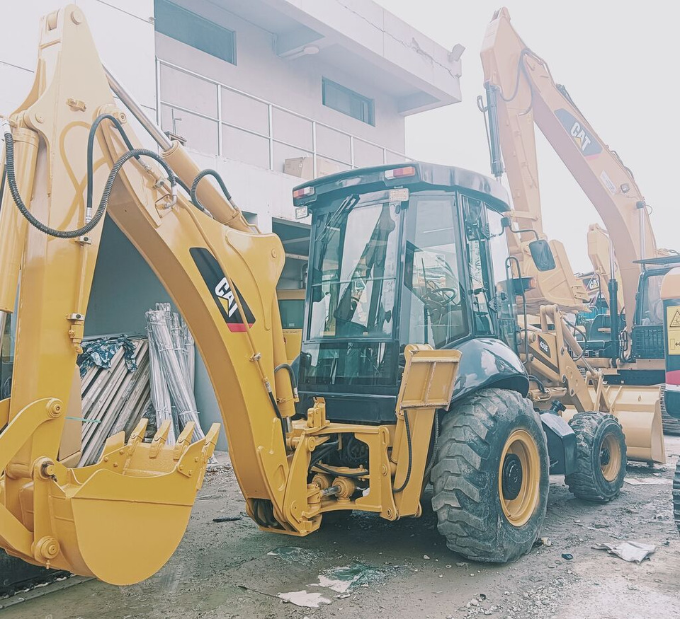 Caterpillar 430F - Tractopelle: photos 3 Caterpillar 430F - Tractopelle: photos 3