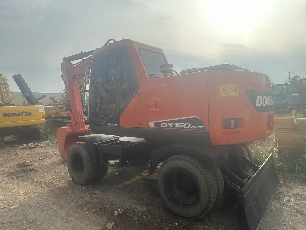 Doosan DX150W-9C - Pelle sur pneus: photos 4 Doosan DX150W-9C - Pelle sur pneus: photos 4