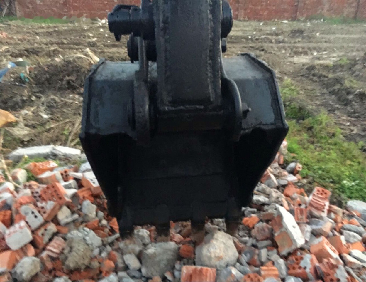 Pelle sur chenille Hitachi EX120-3: photos 8