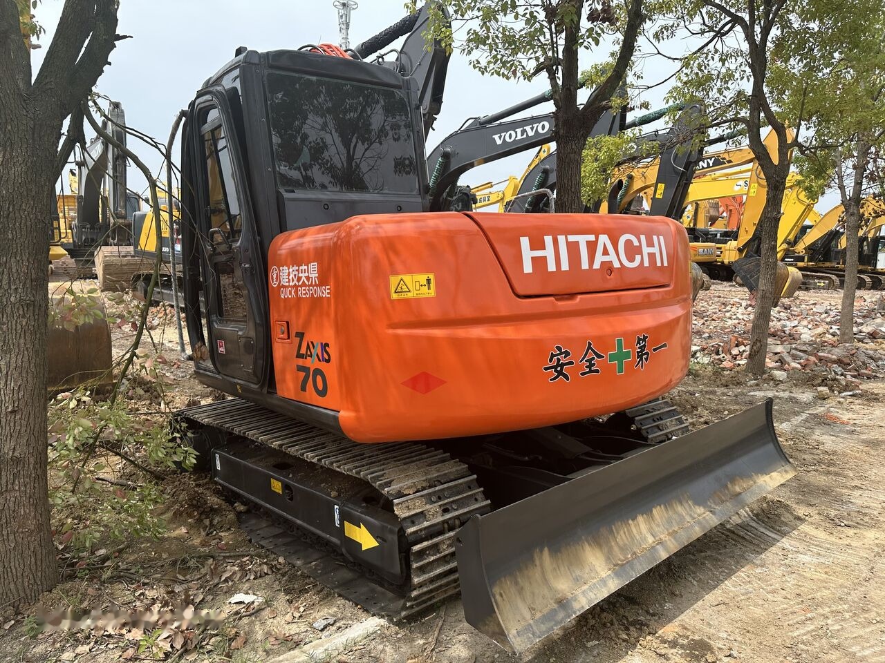 Hitachi ZX70 - Pelle sur chenille: photos 1 Hitachi ZX70 - Pelle sur chenille: photos 1