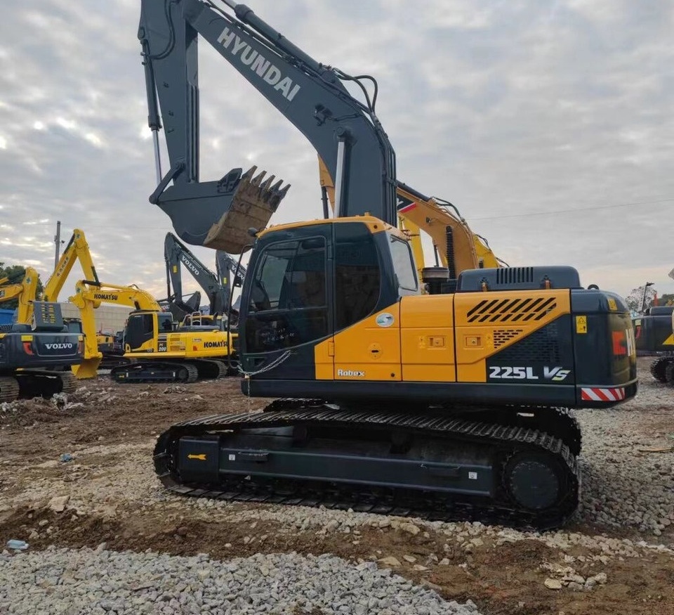 Hyundai R225VS - Pelle sur chenille: photos 5 Hyundai R225VS - Pelle sur chenille: photos 5