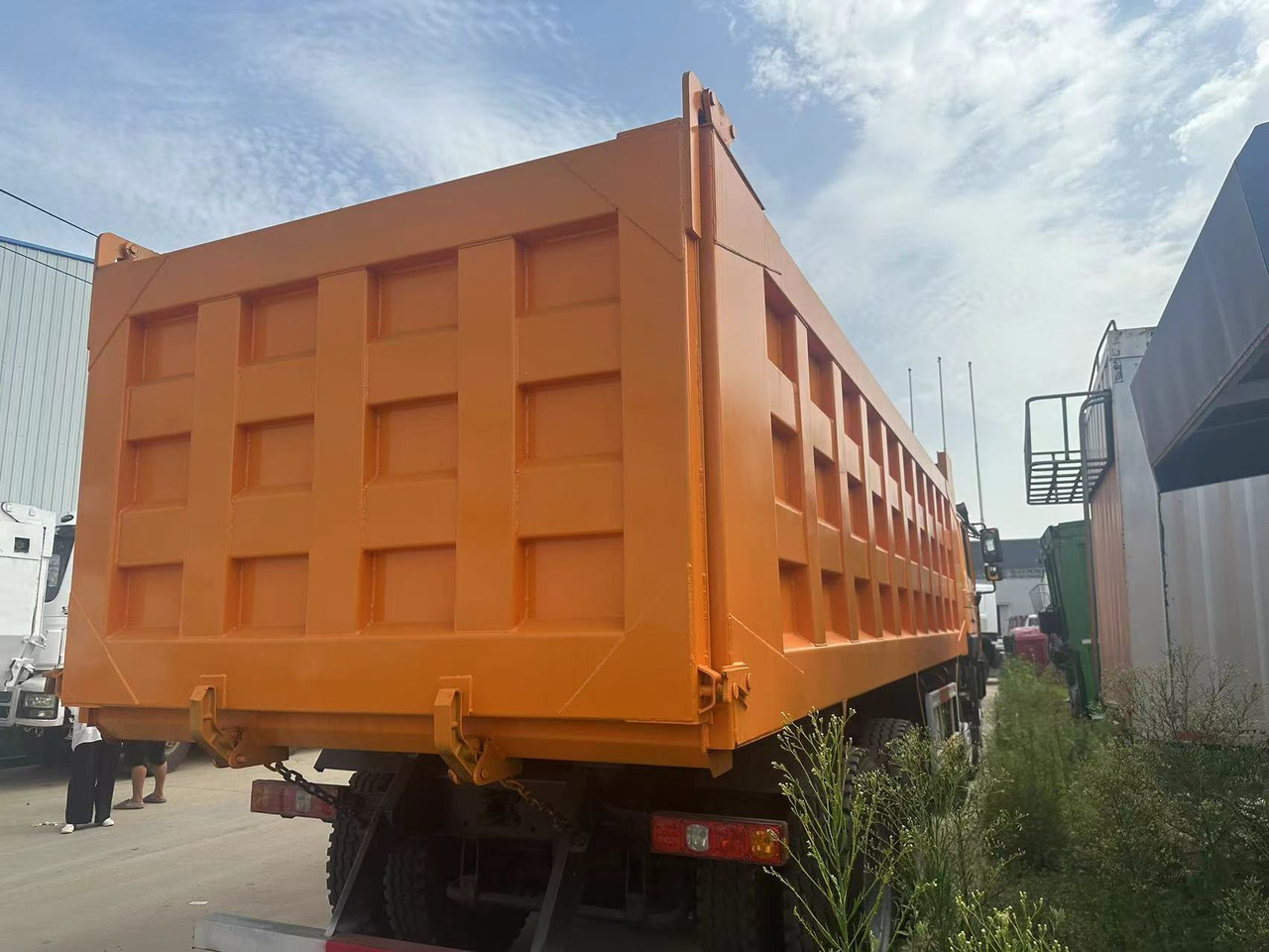 Shacman F3000 8x4 - Camion benne: photos 4 Shacman F3000 8x4 - Camion benne: photos 4