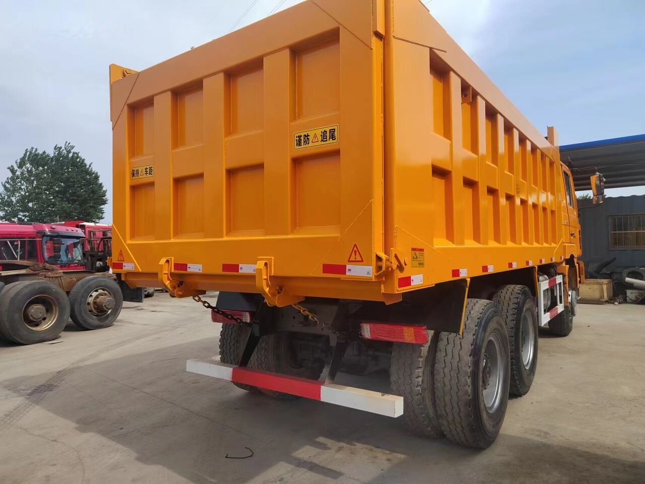 Shacman F3000 - Camion benne: photos 2 Shacman F3000 - Camion benne: photos 2
