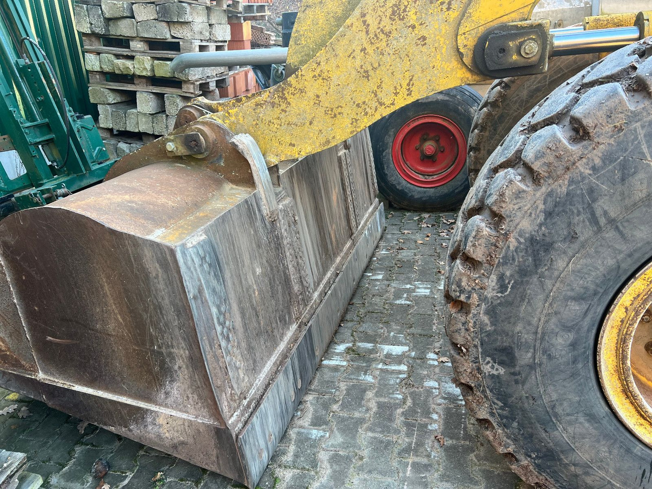 Komatsu WA 270 - Chargeuse sur pneus: photos 3 Komatsu WA 270 - Chargeuse sur pneus: photos 3