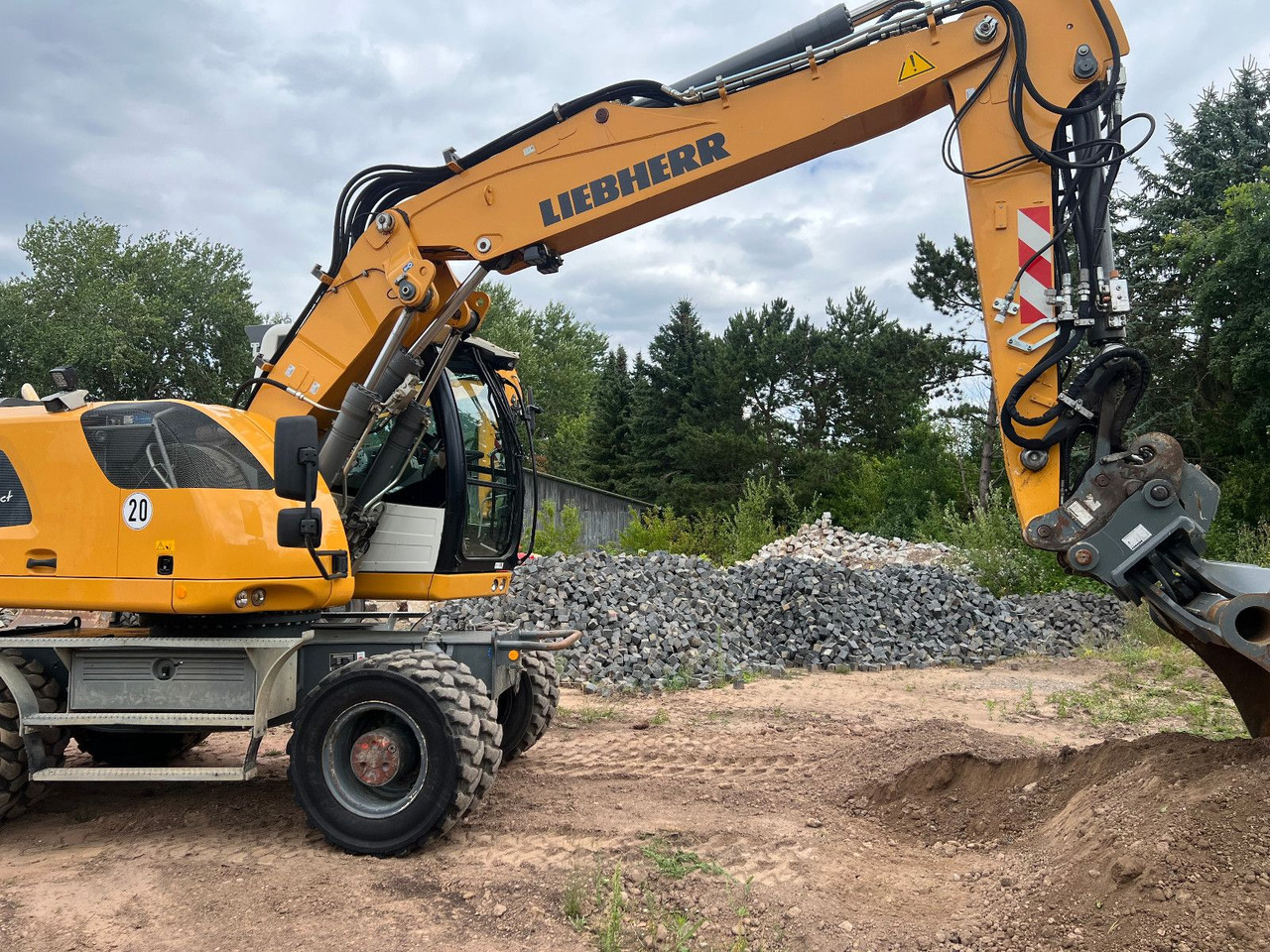 Liebherr A 918 Compact Likufix SW 48 - Pelle sur pneus: photos 3 Liebherr A 918 Compact Likufix SW 48 - Pelle sur pneus: photos 3