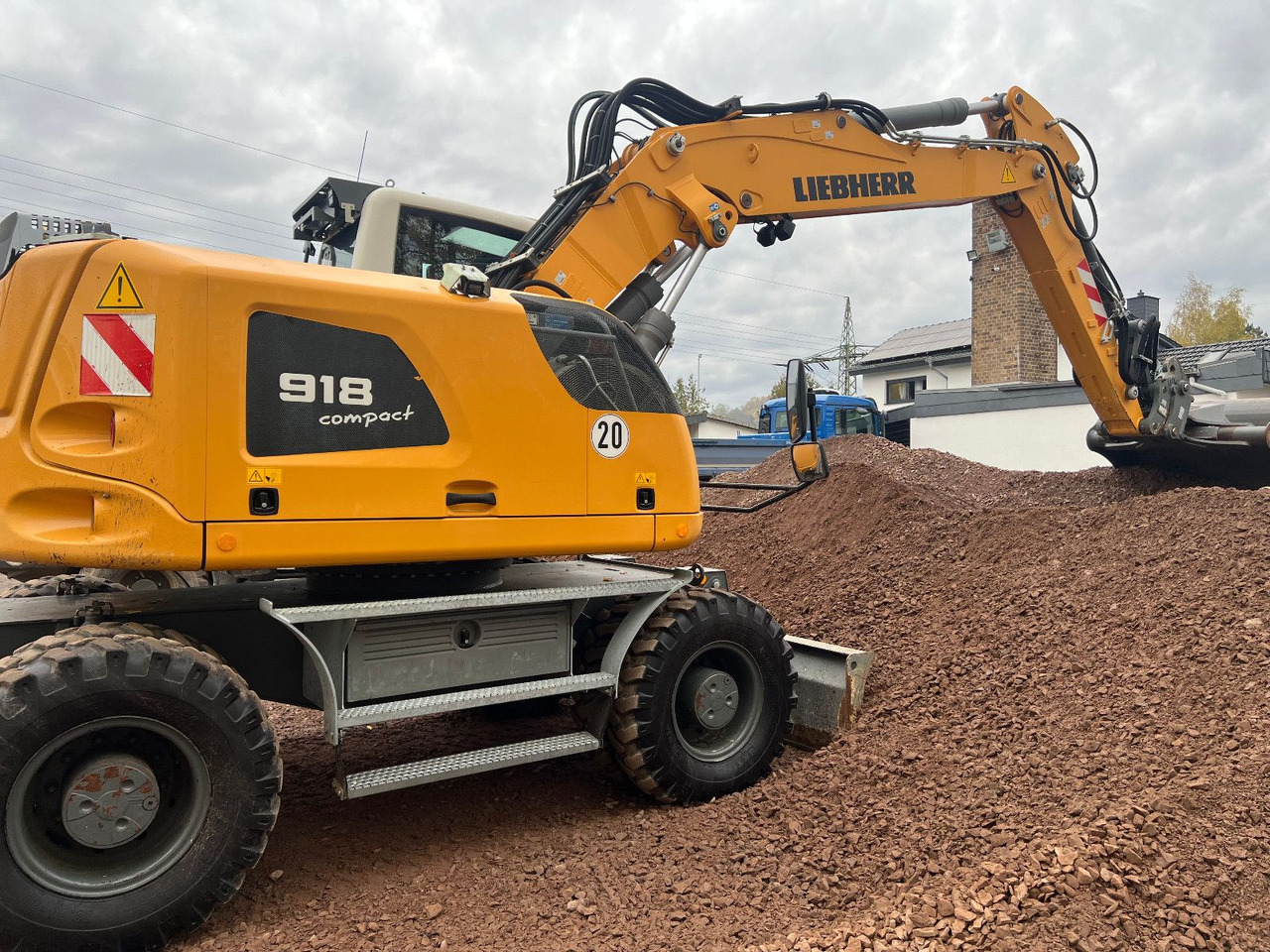 Liebherr A 918 Compact SW 48 Likufix - Pelle sur pneus: photos 2 Liebherr A 918 Compact SW 48 Likufix - Pelle sur pneus: photos 2