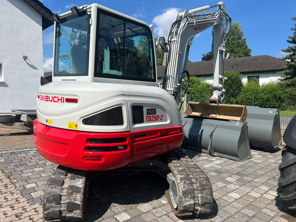 Takeuchi TB 250-2 u. 260 Takeuchi TB 250-2 u. 260 - Mini pelle: photos 3 Takeuchi TB 250-2 u. 260 Takeuchi TB 250-2 u. 260 - Mini pelle: photos 3