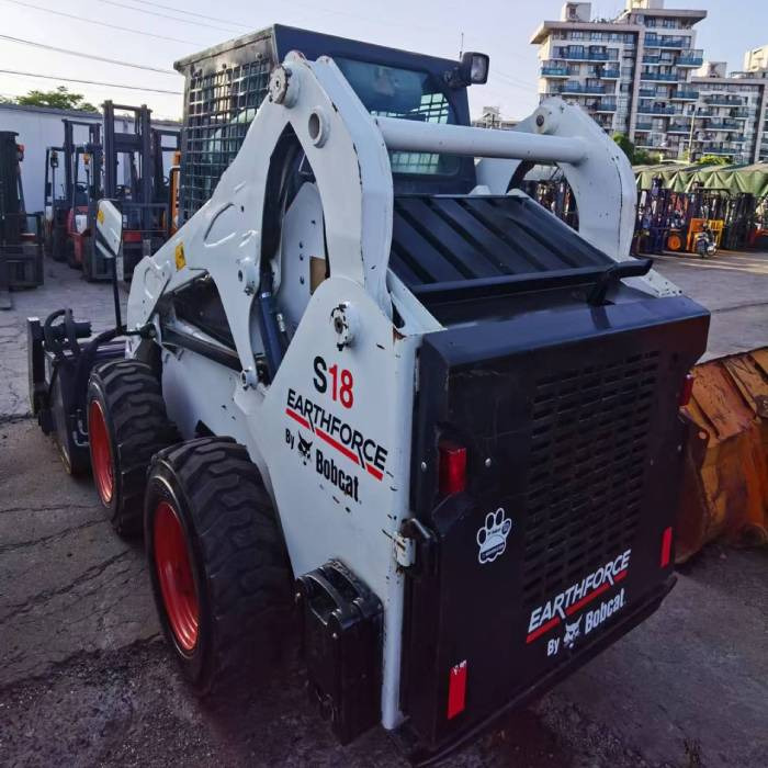 BOBCAT S18 - Mini chargeuse: photos 2 BOBCAT S18 - Mini chargeuse: photos 2
