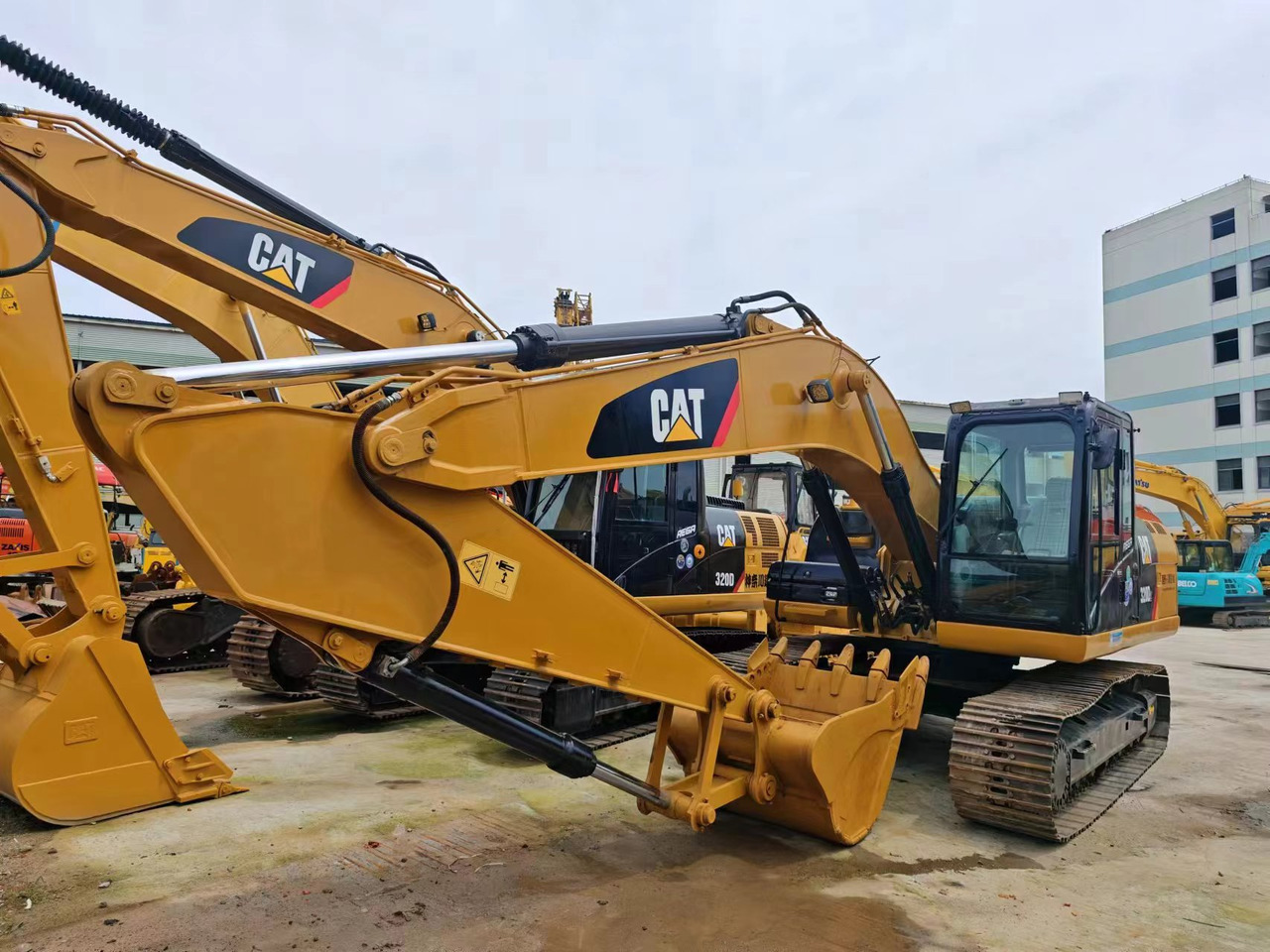 CAT 320D 320D2 320DL - Pelle sur chenille: photos 3 CAT 320D 320D2 320DL - Pelle sur chenille: photos 3