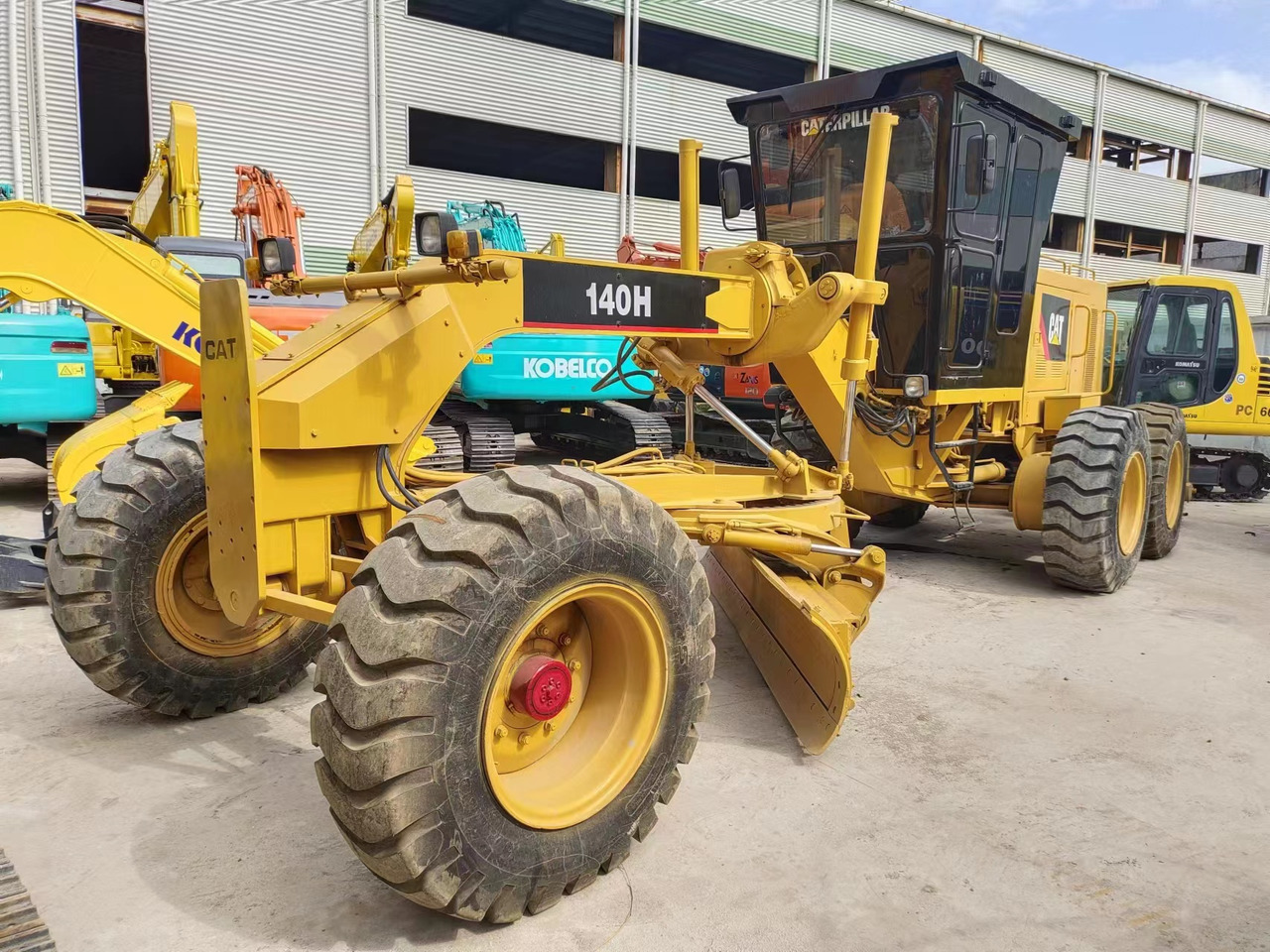 CATERPILLAR 140H - Niveleuse: photos 2 CATERPILLAR 140H - Niveleuse: photos 2