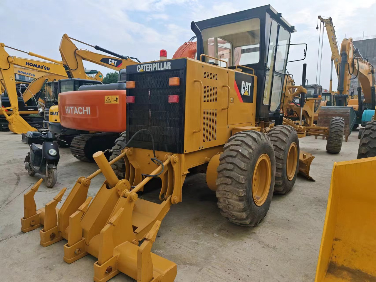 CATERPILLAR 140H - Niveleuse: photos 2 CATERPILLAR 140H - Niveleuse: photos 2