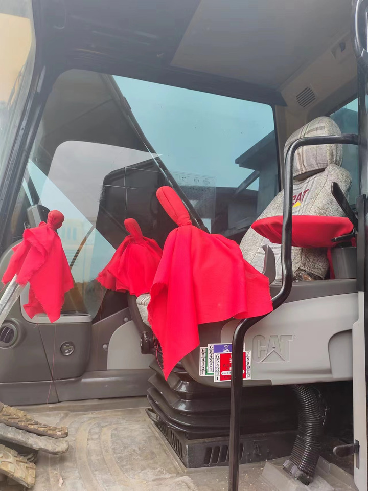 CATERPILLAR CAT 320D - Pelle sur chenille: photos 4 CATERPILLAR CAT 320D - Pelle sur chenille: photos 4