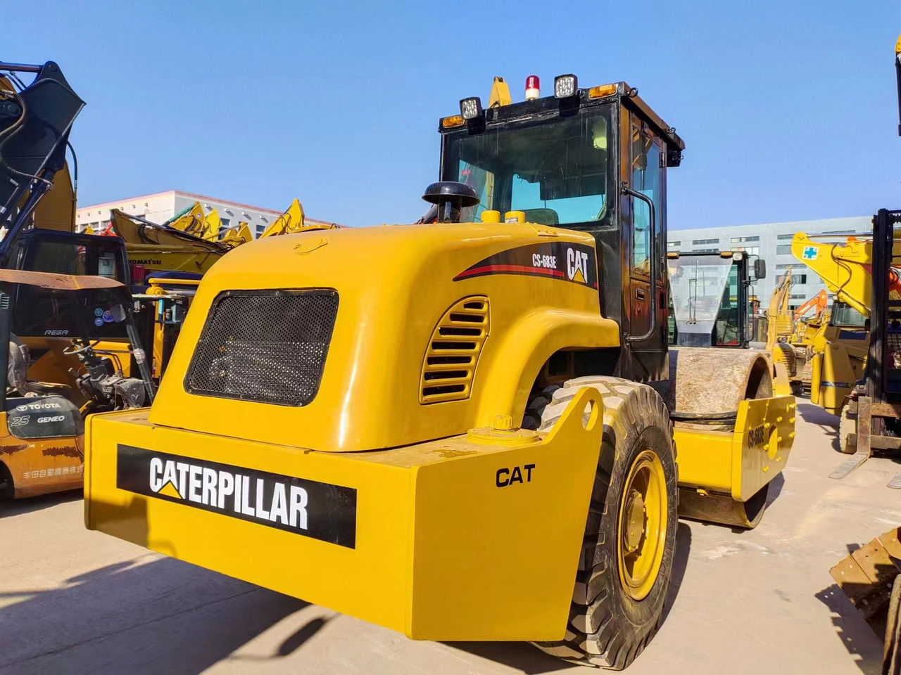 CATERPILLAR CS683E - Compacteur à pieds de mouton/ Monocylindre: photos 4 CATERPILLAR CS683E - Compacteur à pieds de mouton/ Monocylindre: photos 4
