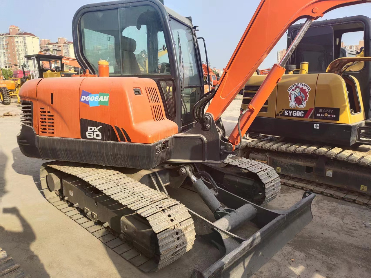 DOOSAN DX60 - Mini pelle: photos 1 DOOSAN DX60 - Mini pelle: photos 1