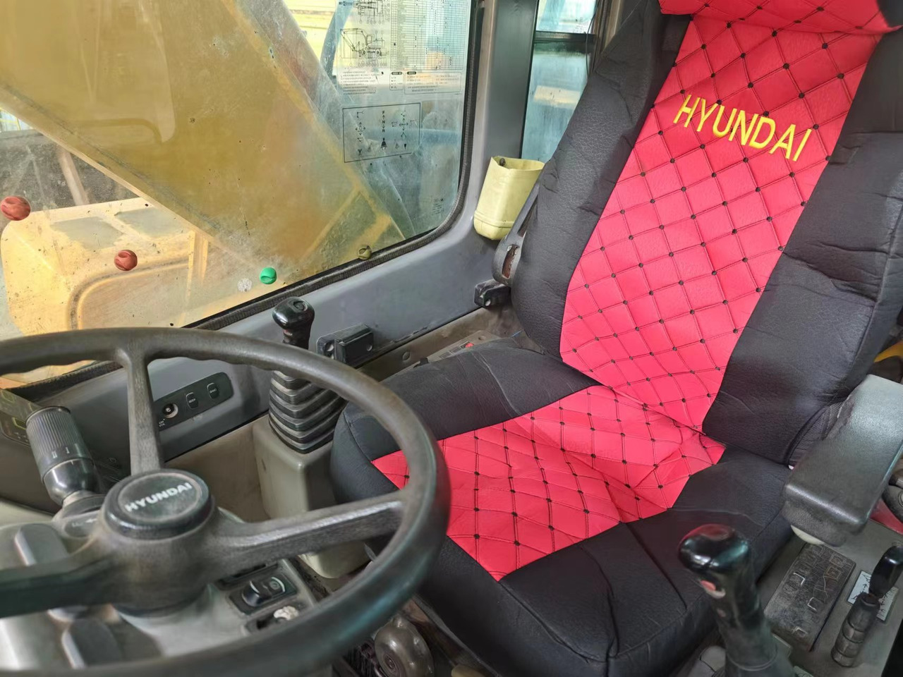 Pelle sur pneus HYUNDAI 210W-7: photos 6 Pelle sur pneus HYUNDAI 210W-7: photos 6