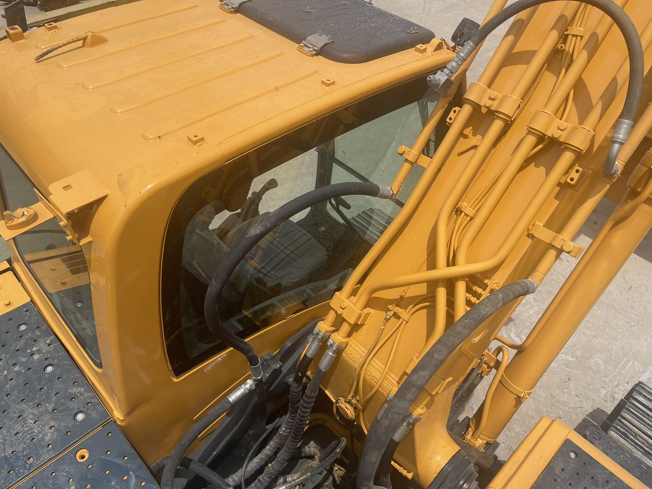 HYUNDAI 220LC-9S - Pelle sur chenille: photos 5 HYUNDAI 220LC-9S - Pelle sur chenille: photos 5