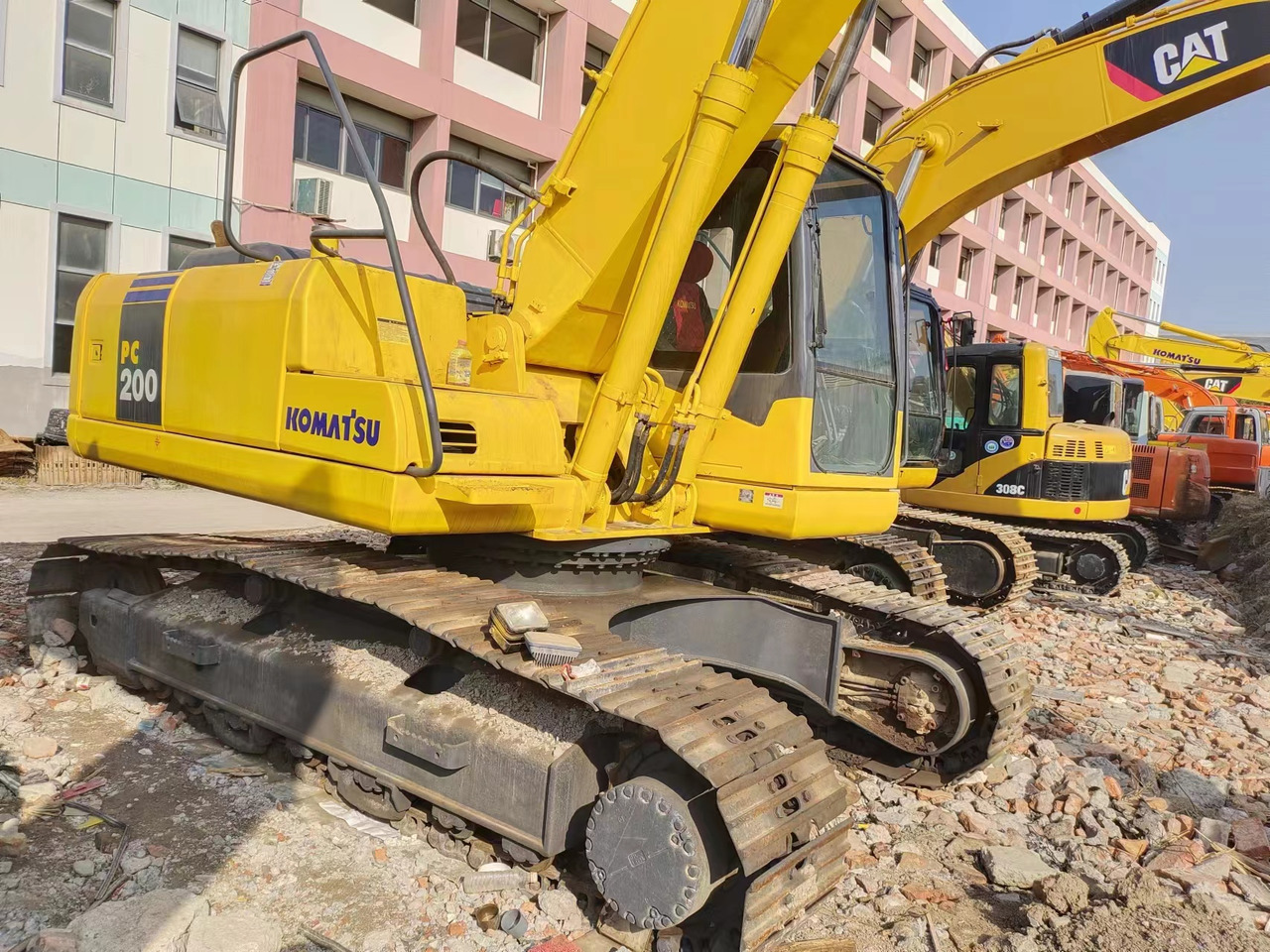 KOMATSU PC200-7 - Pelle sur chenille: photos 5 KOMATSU PC200-7 - Pelle sur chenille: photos 5