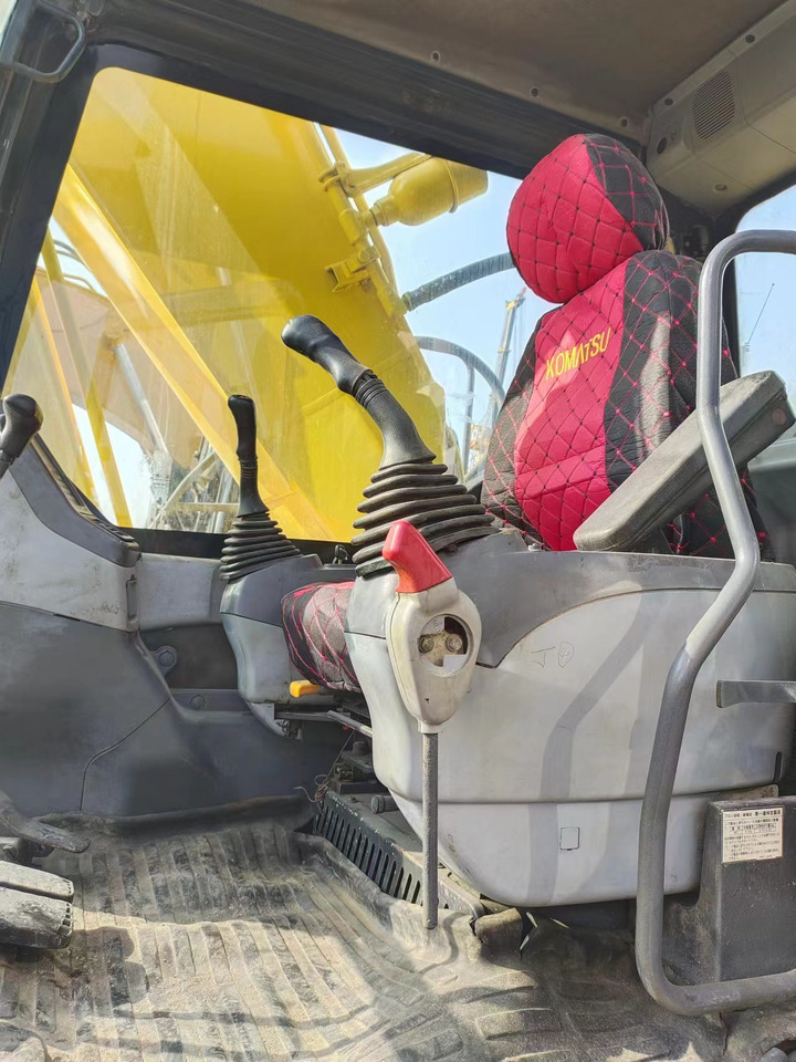 KOMATSU PC200-7 - Pelle sur chenille: photos 3 KOMATSU PC200-7 - Pelle sur chenille: photos 3