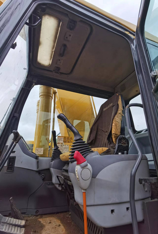 KOMATSU PC300-7 - Pelle sur chenille: photos 4 KOMATSU PC300-7 - Pelle sur chenille: photos 4