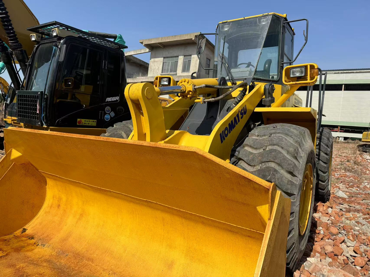 KOMATSU WA380 - Chargeuse sur pneus: photos 5 KOMATSU WA380 - Chargeuse sur pneus: photos 5