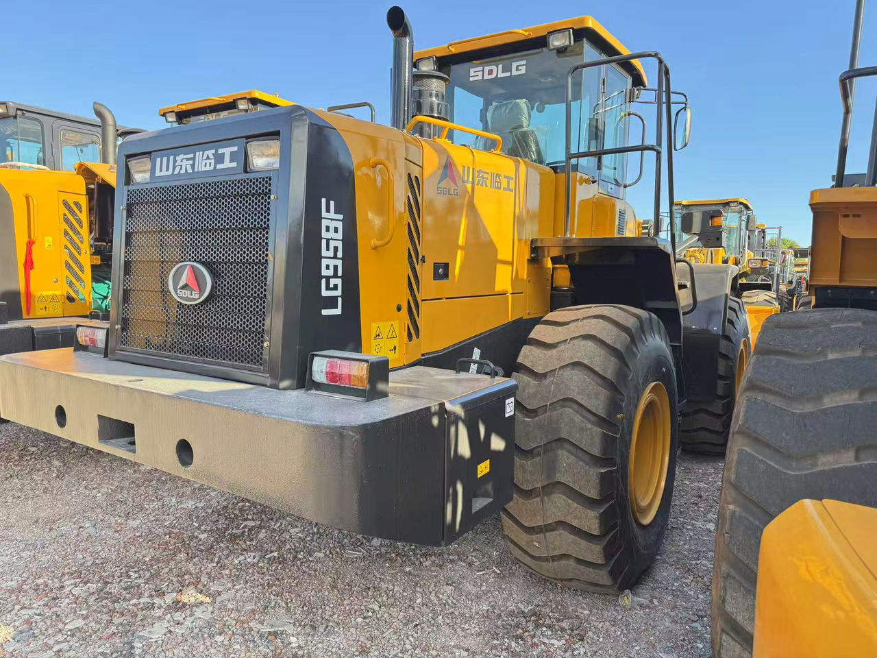 SDLG LG958F - Chargeuse sur pneus: photos 2 SDLG LG958F - Chargeuse sur pneus: photos 2