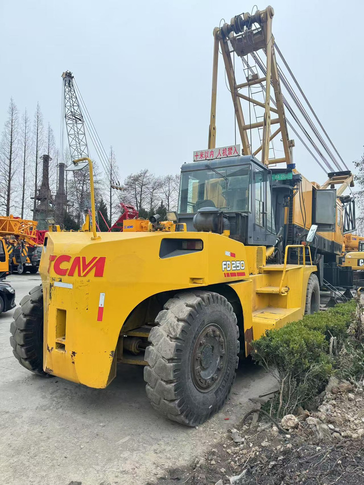 TCM FD250 - Chariot élévateur diesel: photos 3 TCM FD250 - Chariot élévateur diesel: photos 3