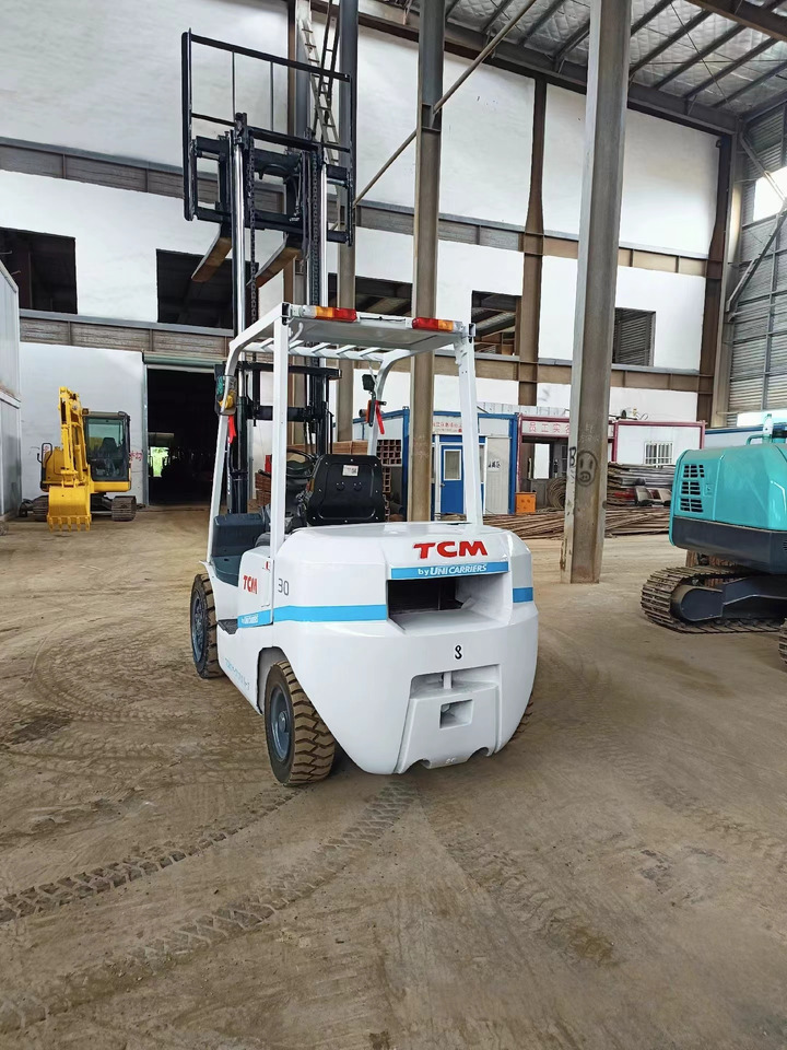 TCM FD30 - Chariot élévateur diesel: photos 3 TCM FD30 - Chariot élévateur diesel: photos 3