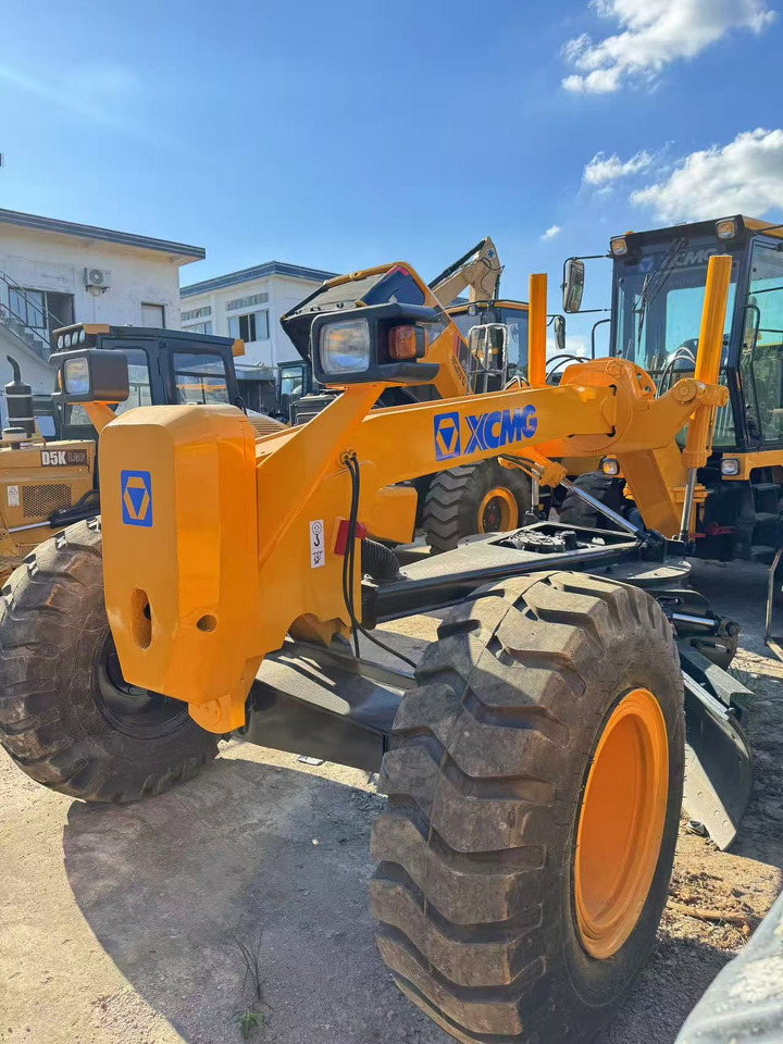 XCMG GR180 - Niveleuse: photos 2 XCMG GR180 - Niveleuse: photos 2