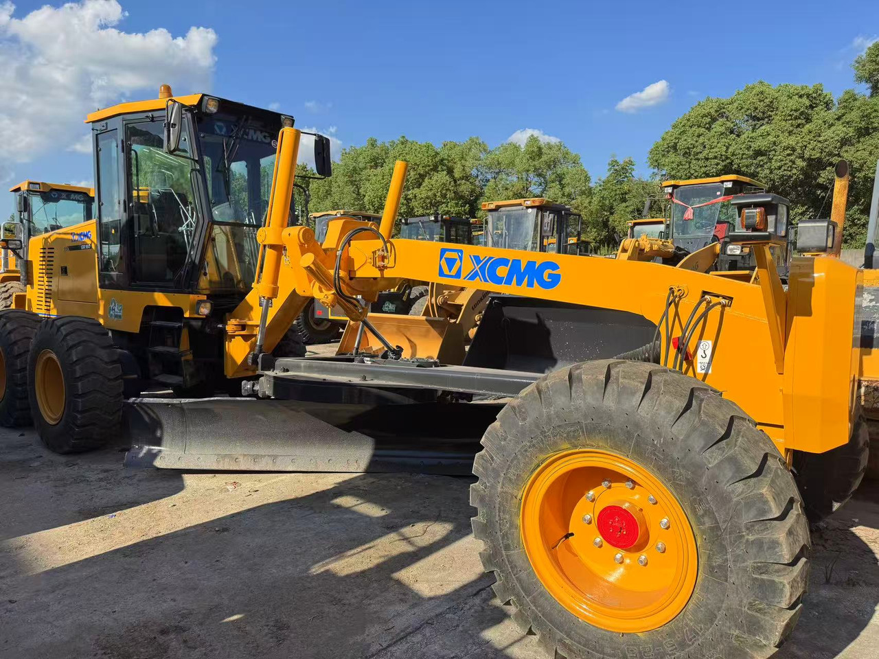 XCMG GR180 - Niveleuse: photos 1 XCMG GR180 - Niveleuse: photos 1