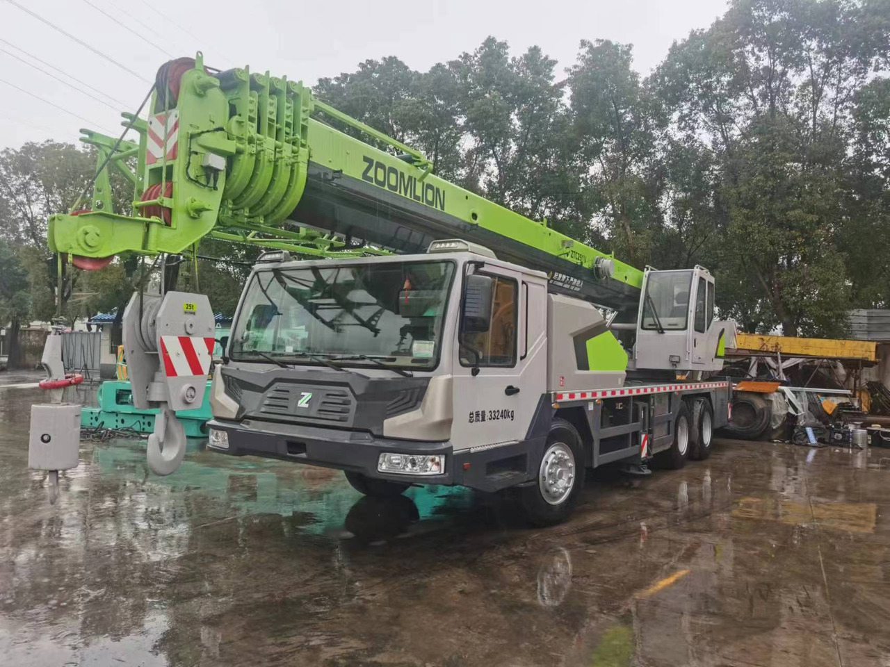 ZOOMLION ZTC 251V - Grue: photos 1 ZOOMLION ZTC 251V - Grue: photos 1