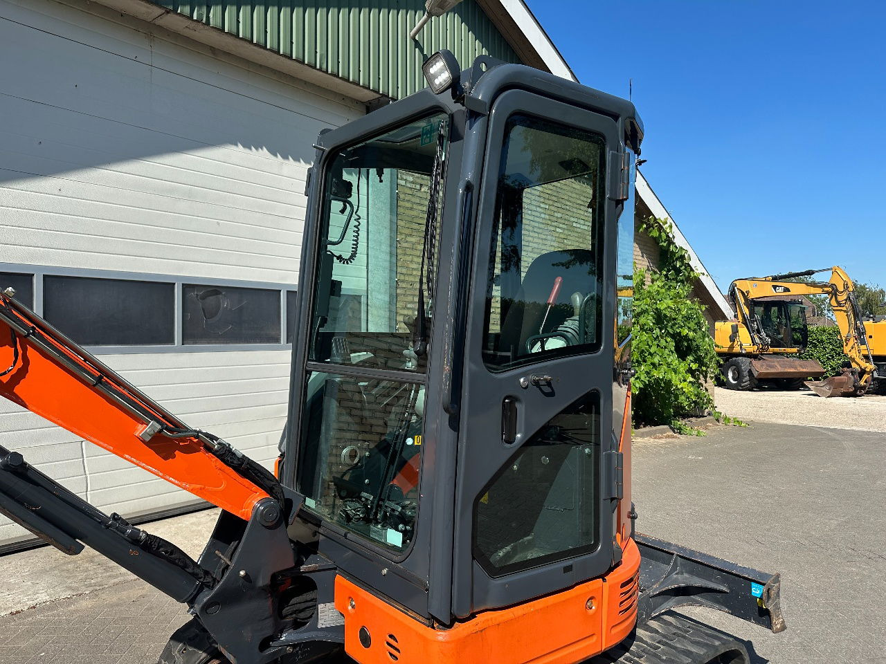 Hitachi ZX26U-6CR - Mini pelle: photos 4 Hitachi ZX26U-6CR - Mini pelle: photos 4