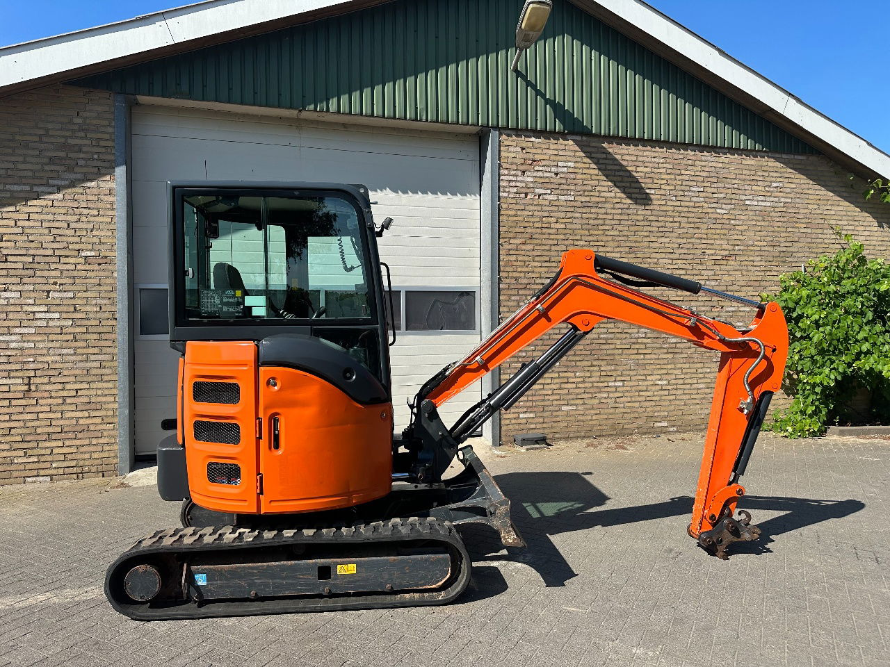 Hitachi ZX26U-6CR - Mini pelle: photos 5 Hitachi ZX26U-6CR - Mini pelle: photos 5