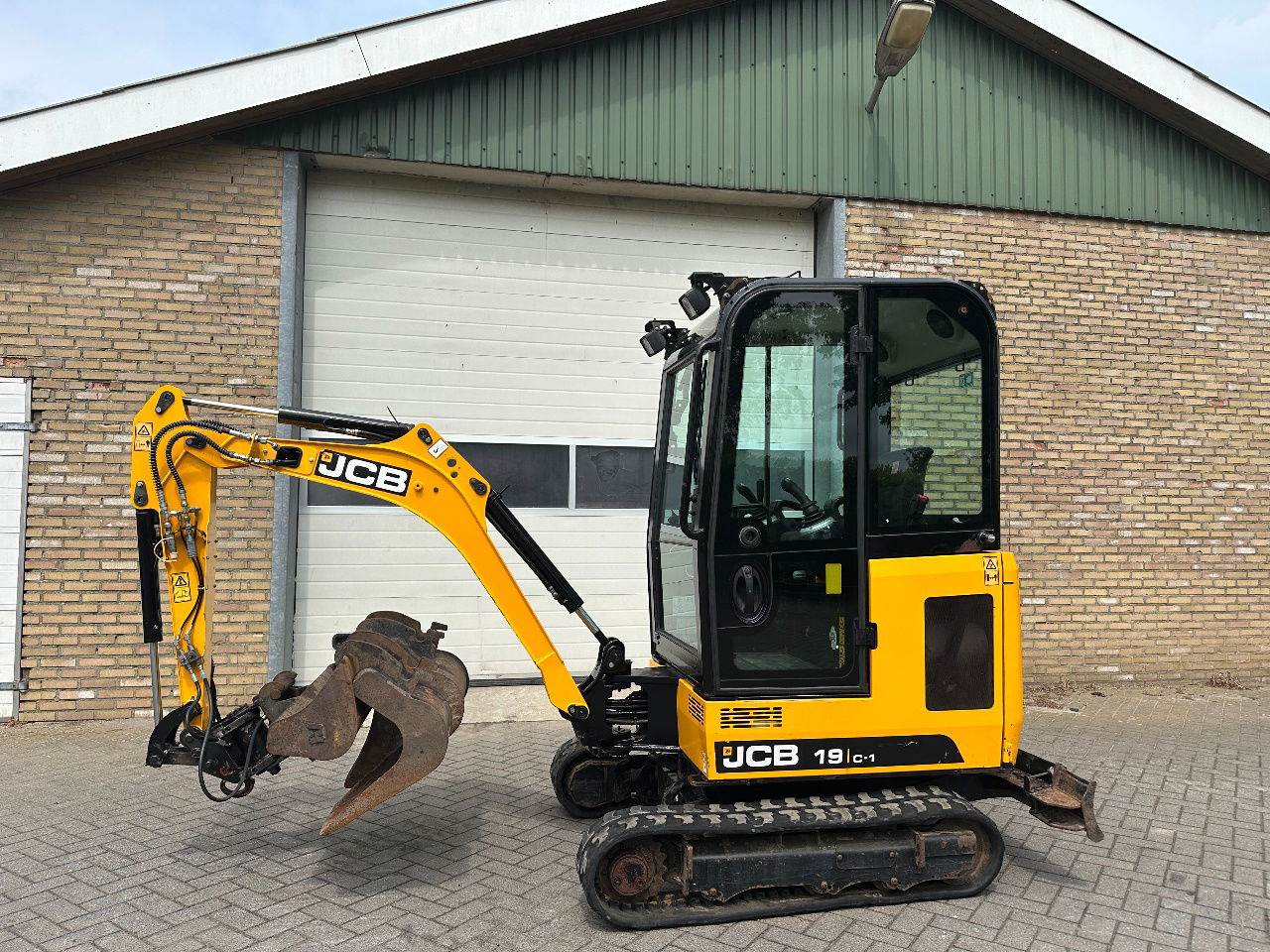 JCB 19 c1 - Mini pelle: photos 1 JCB 19 c1 - Mini pelle: photos 1