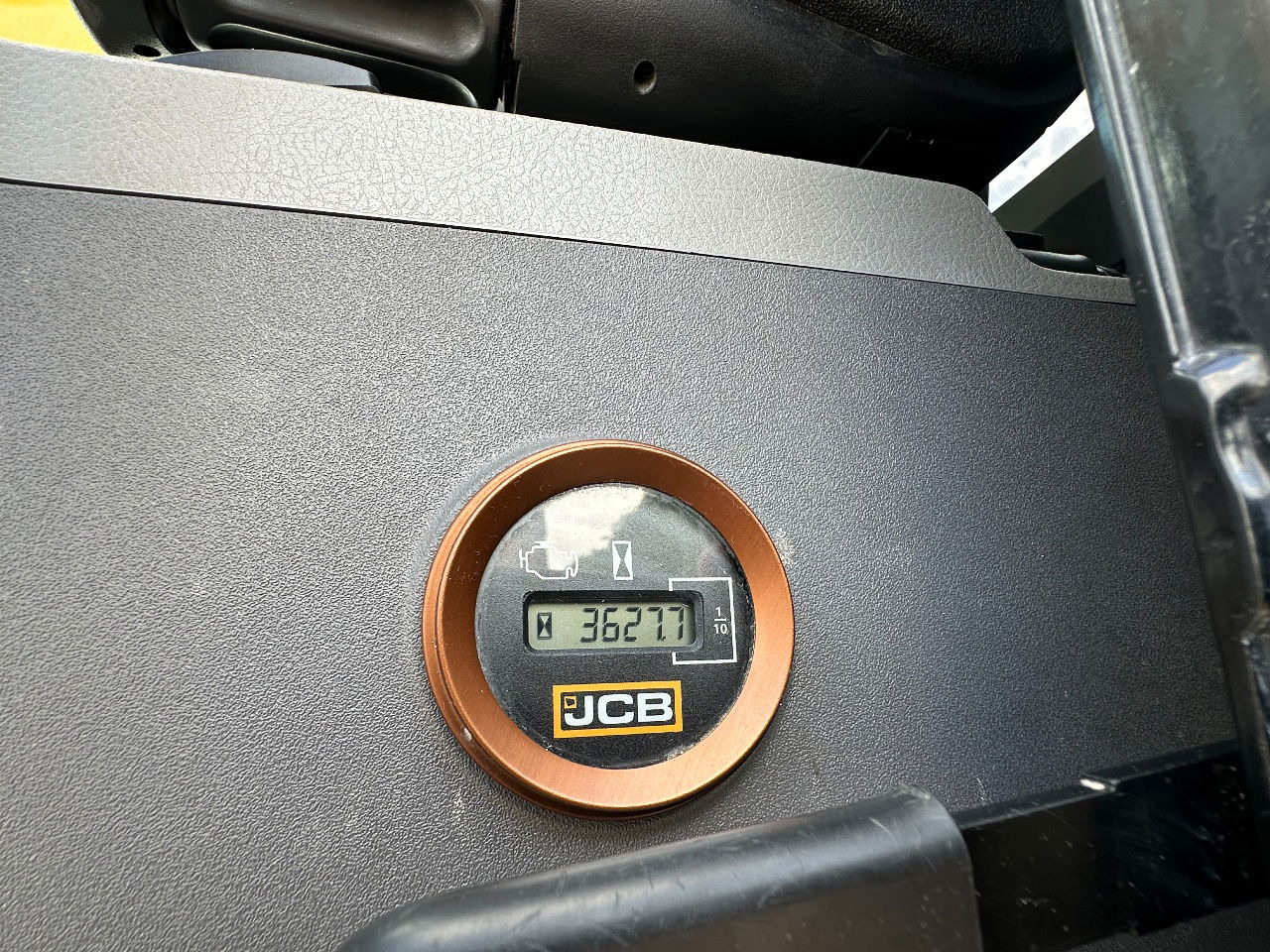 Pelle sur chenille JCB 220Xlc: photos 8