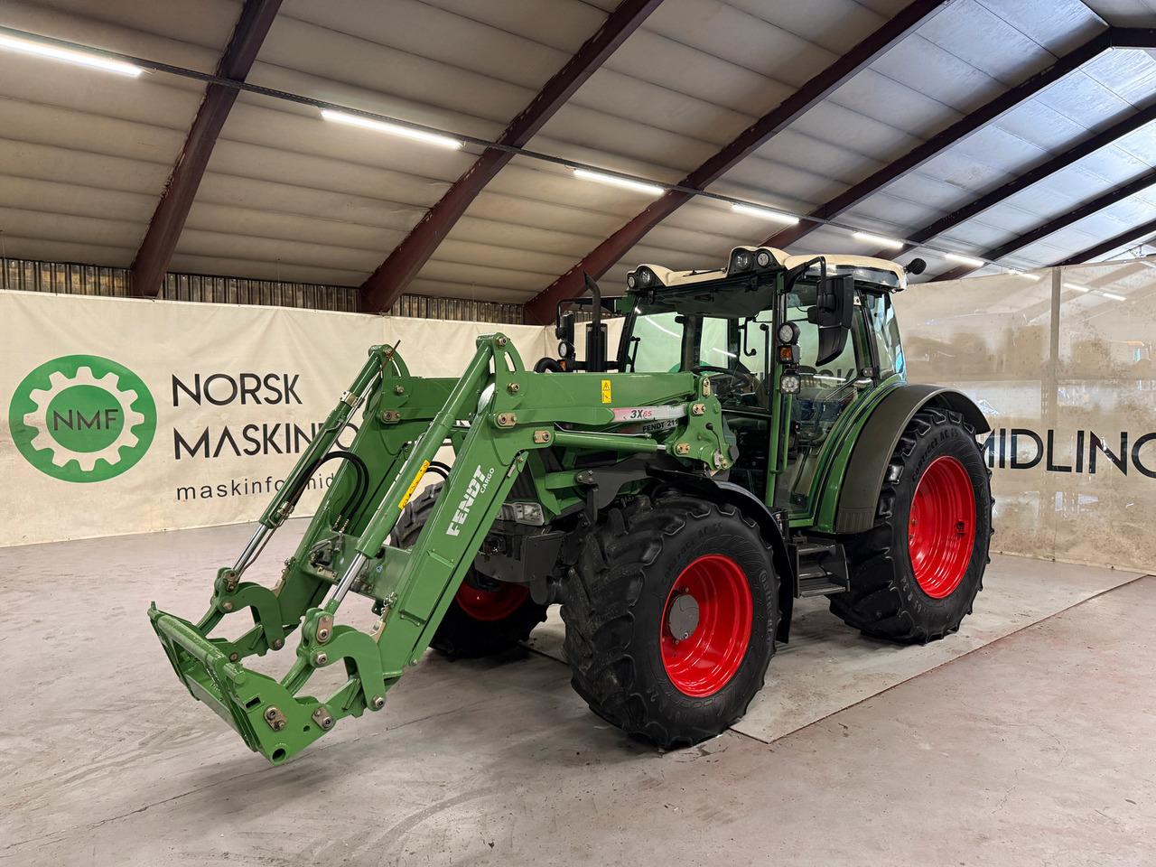 Fendt 211 Vario TMS - Tracteur agricole: photos 1 Fendt 211 Vario TMS - Tracteur agricole: photos 1