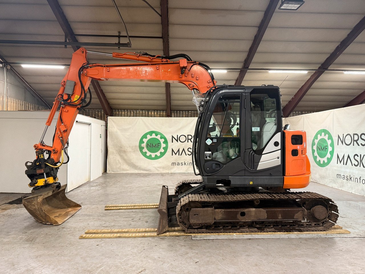 Hitachi ZX85US-5A - Pelle sur chenille: photos 2 Hitachi ZX85US-5A - Pelle sur chenille: photos 2